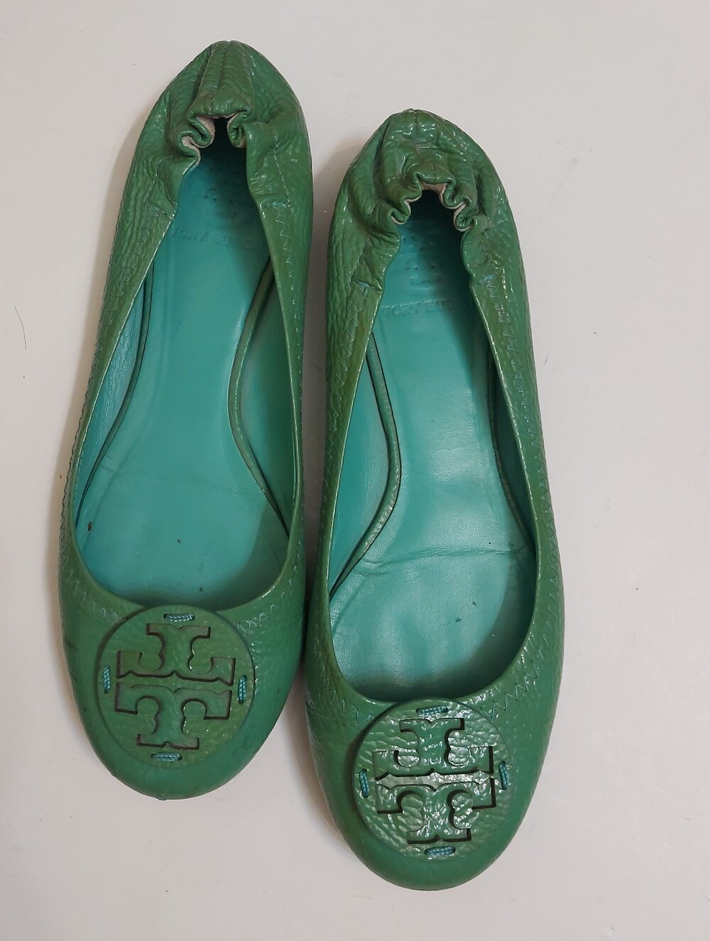 Tory Burch Green Logo Leather Ballet Flats Size 7.5
